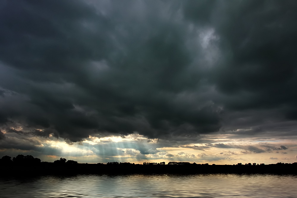 Regnerische Abendstimmung über der