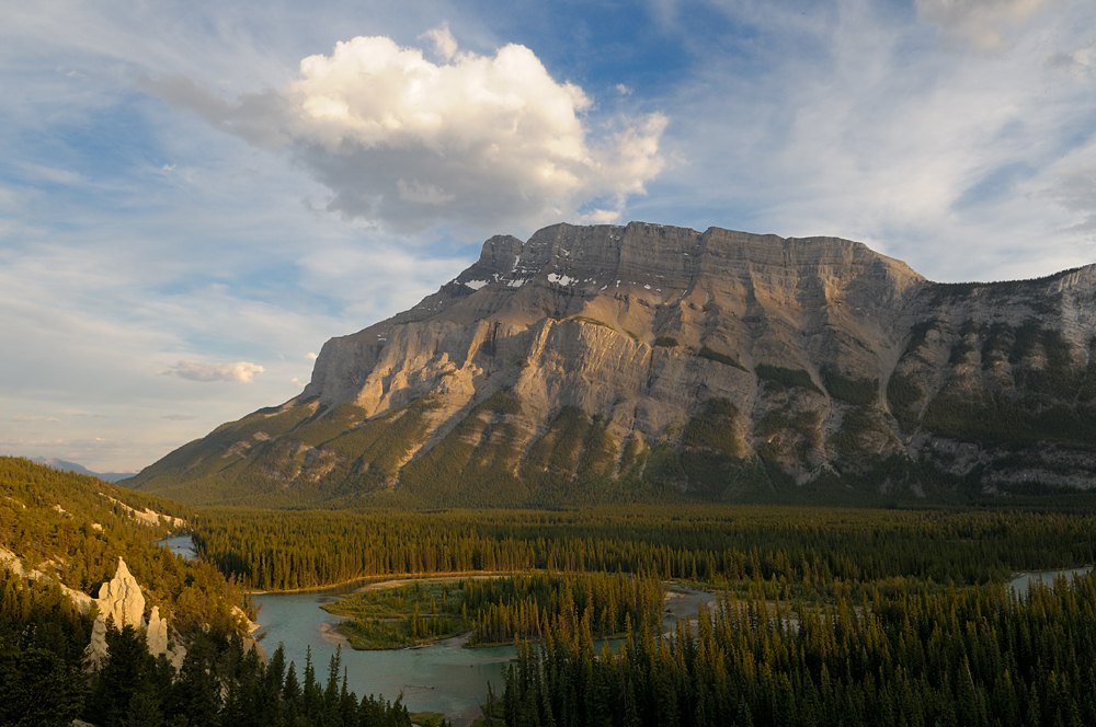 Hoodos und Mount Rundle im Abendlicht