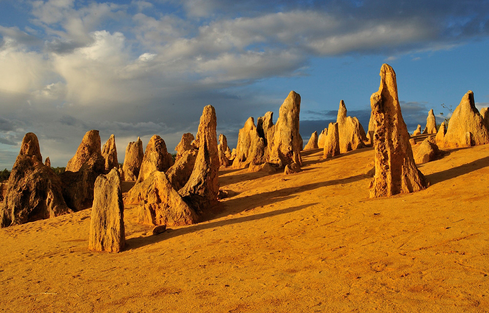 "Pinnacles" im Abendlicht mit Wolken