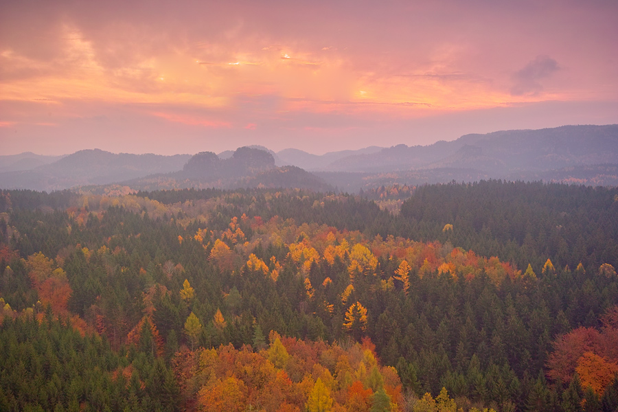 Sonnenaufgang und Herbstleuchten