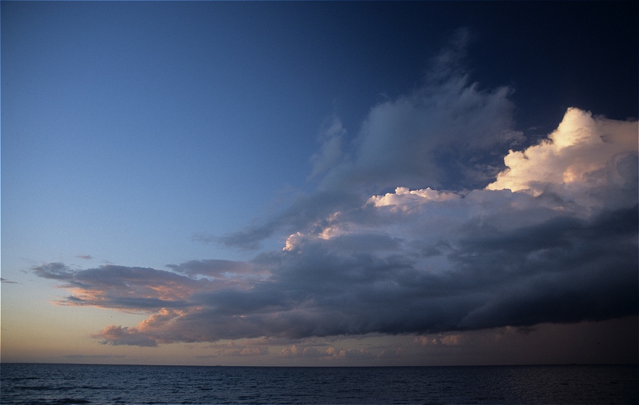 Abendliche Wolkenstimmung auf Poel II