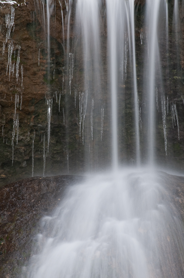 Winterlicher Wasserfall