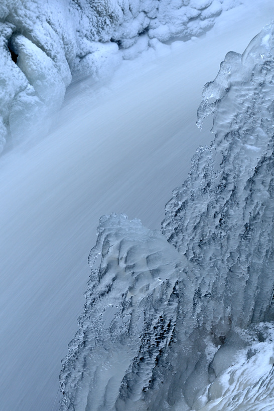 Durch den Wasserfall