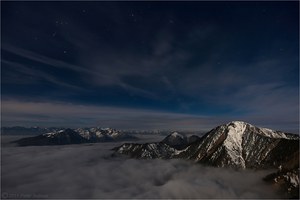 Wolkenmeer mit Sternen