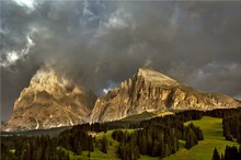 Langkofelmassiv in Wetterwolken