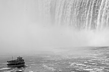 Maid of the Mist vs. Niagarafälle