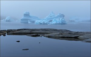 wasser. eis und etwas nebel