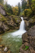 herbstlicher Wasserfall