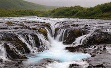 Bruarfoss mit Umgebung