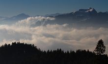 Oben Sturm - unten grau