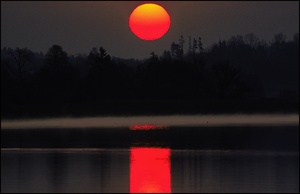 Sonnenaufgang über der Schafwaschener Bucht (Chiemsee)