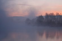 Herbstmorgen am Fluss