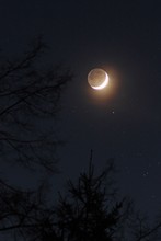 Der Mond - von der "Vollerde" beschienen.