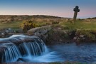 wasserfall in moorlandschaft