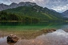 Ein kühler Bergsee im Salzkammergut