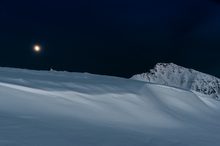 Die blaue Stunde am Bergkamm