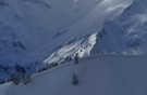 Spannung im leuchtenden Schnee