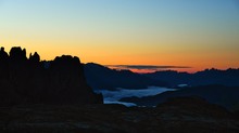 Im Morgenlicht scheint der Himmel greifbar nah zu sein