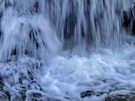 Mini-Wasserfall im Winter