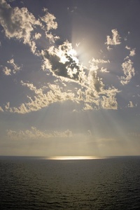 Sonne über dem Golden Bay Malta