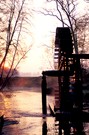 Morgendunst am alten Wasserrad