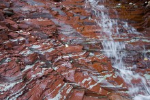 Streifen im Sedimentgestein