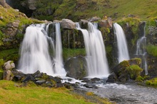 Kleiner Wasserfall auf Island