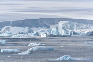 Fifty Shades of Blue - Eisabbrüche am Gletscher der Charcot Insel, Bellingshausen See, Antarktis