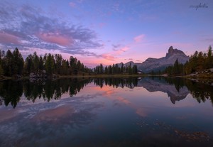 Herbstabend am Dolomitenbergsee