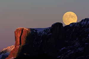 Mond mit Berg II