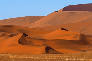 •Der heiße Sand der Namibwüste•
