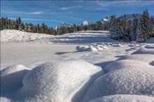 kleine Hügel und große Berge