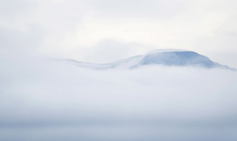 Nebel-Schnee-Berg
