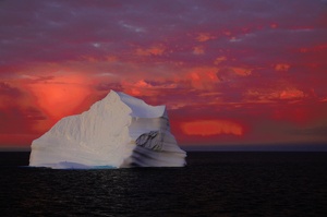 Ostergrüße - Eisberg kurz nach Sonnenuntergang 2