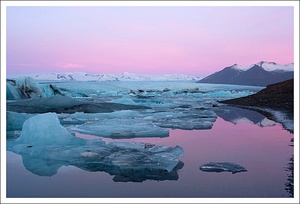 Wintermorgen am Gletschersee