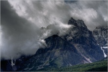 Wolken am Lake Maligne