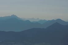 Blaue Berge am Morgen