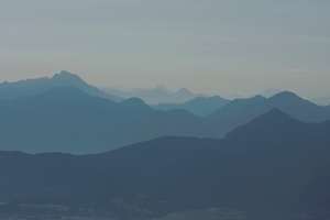 Blaue Berge am Morgen